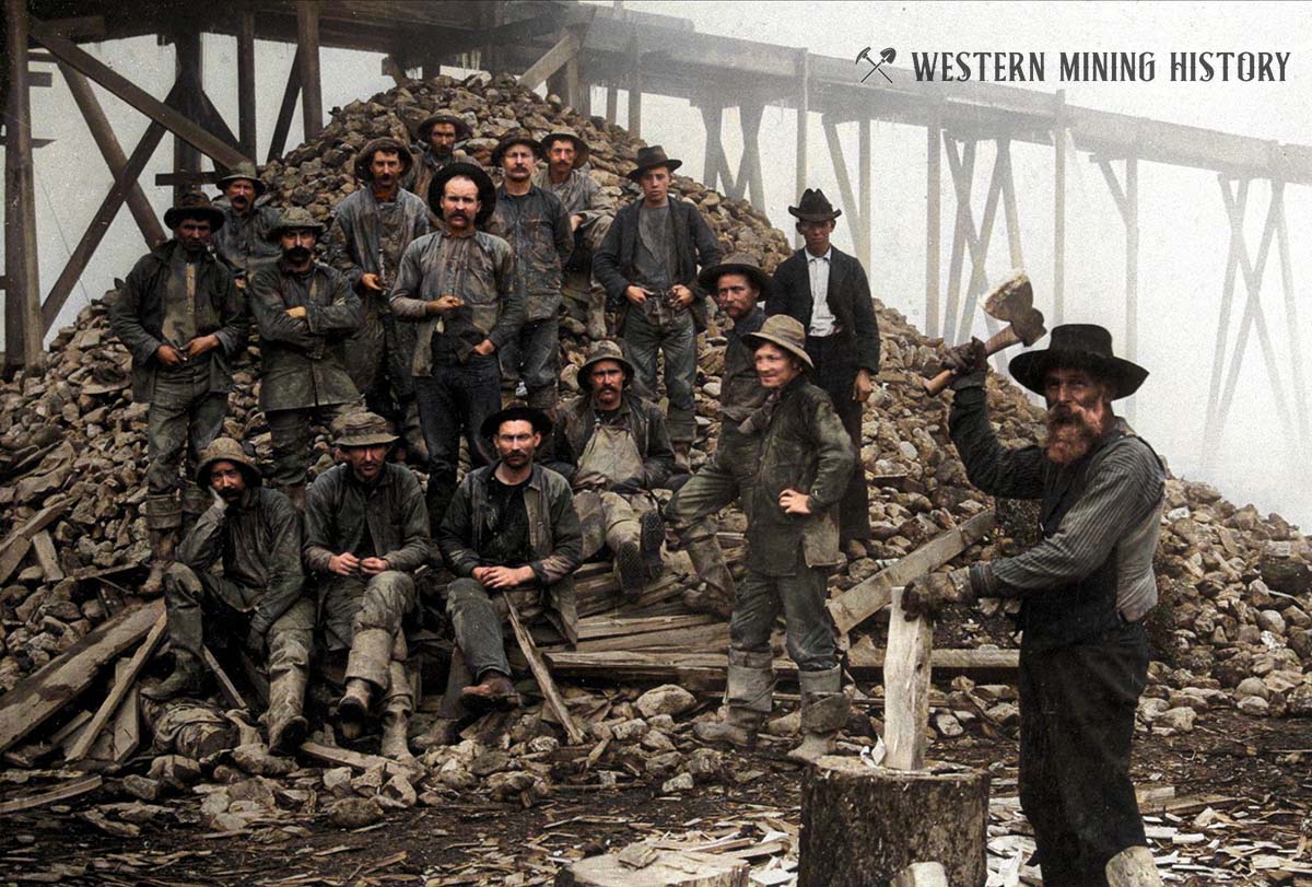 Crew of the Blue Gravel hydraulic mine ca. 1890s