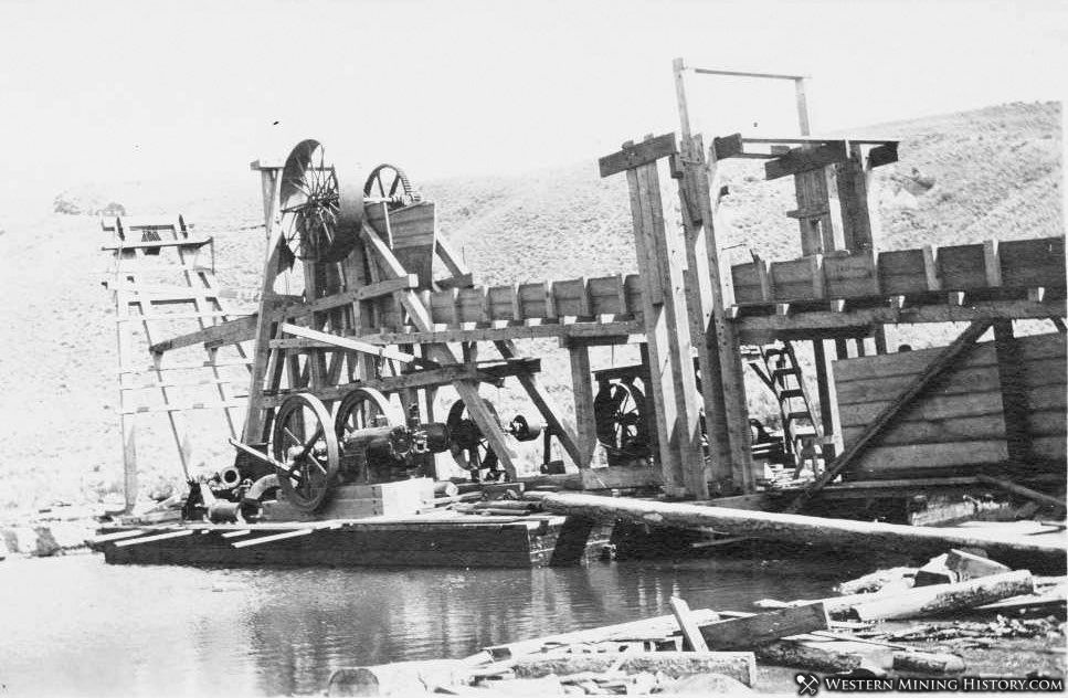 Clarksville dredge under construction ca. 1924