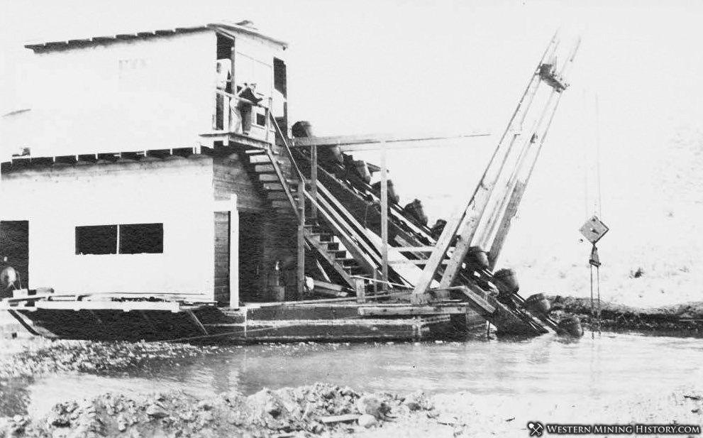 Clarksville dredge ca. 1924