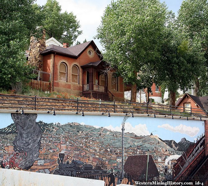 Mural and Victorian Home - Central City