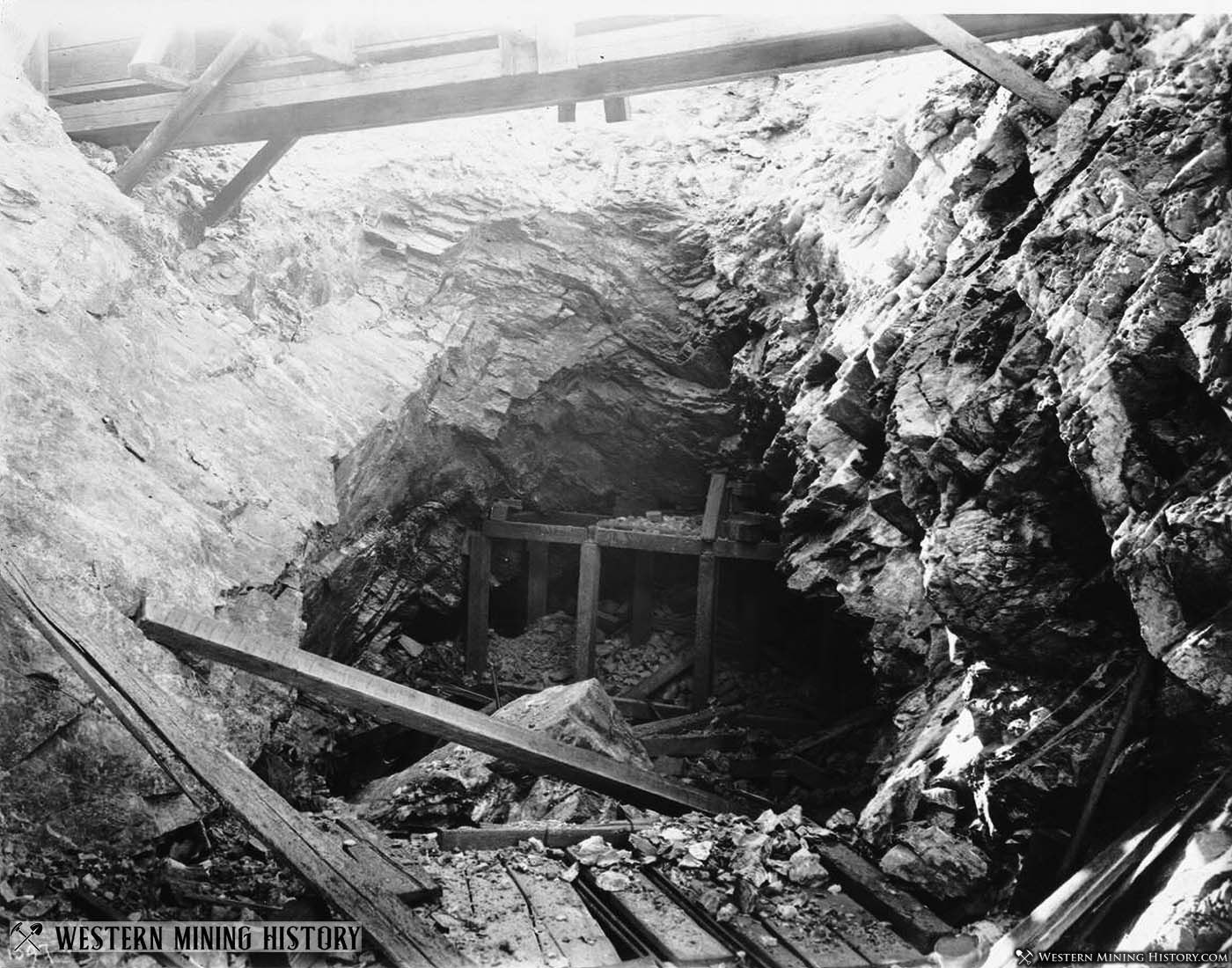 Mine cave-in at Hedges California ca. 1905