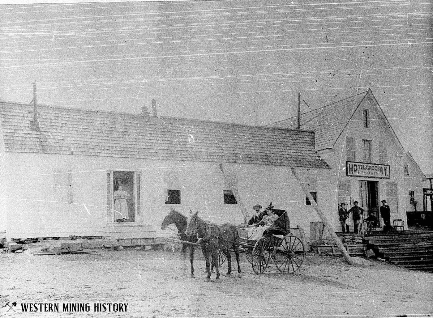 Just Married at Becker Hotel - Howland Flat, California