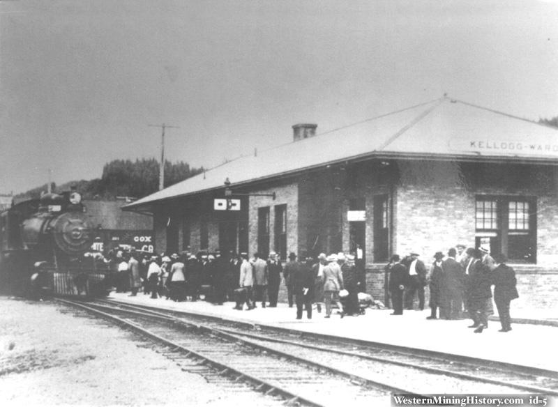 KELLOGG-WARDNER depot, circa 1920.