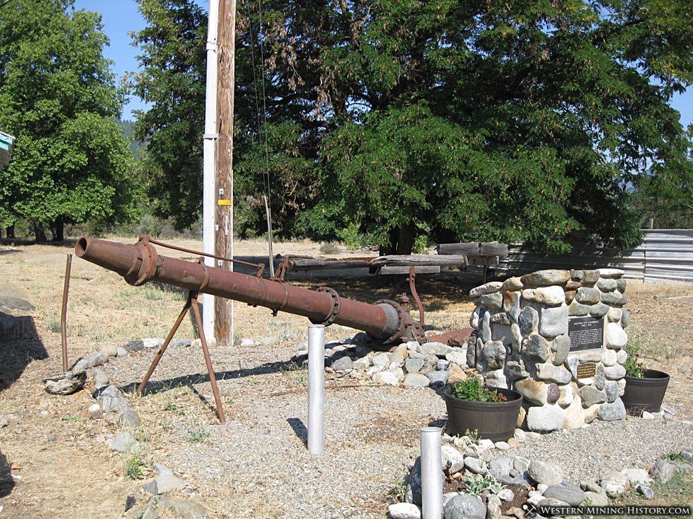 Hydraulic Monitor on display at Junction City, California