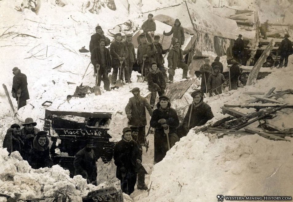 Men dig out after the Mace, Idaho 1910 avalanche