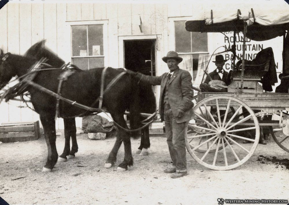 Horse-drawn wagon at Round Mountain, Nevada ca. 1906