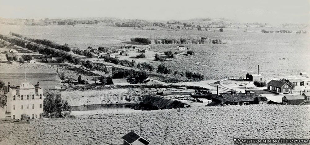 Sutro, Nevada in 1890. Sutro mansion is at the left