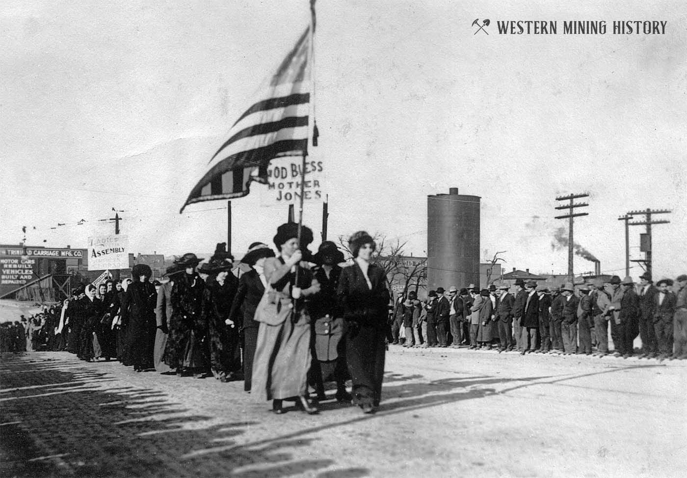 Women march at Trinidad in support of striking coal workers ca. 1914