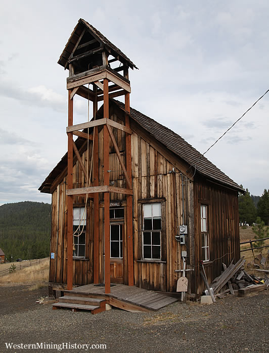 Granite town hall (formerly a school) 2010