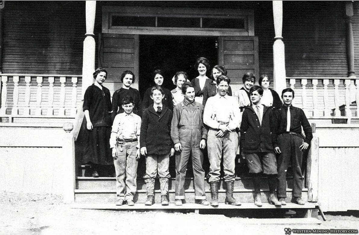 Class Portrait at Kennett School 1915
