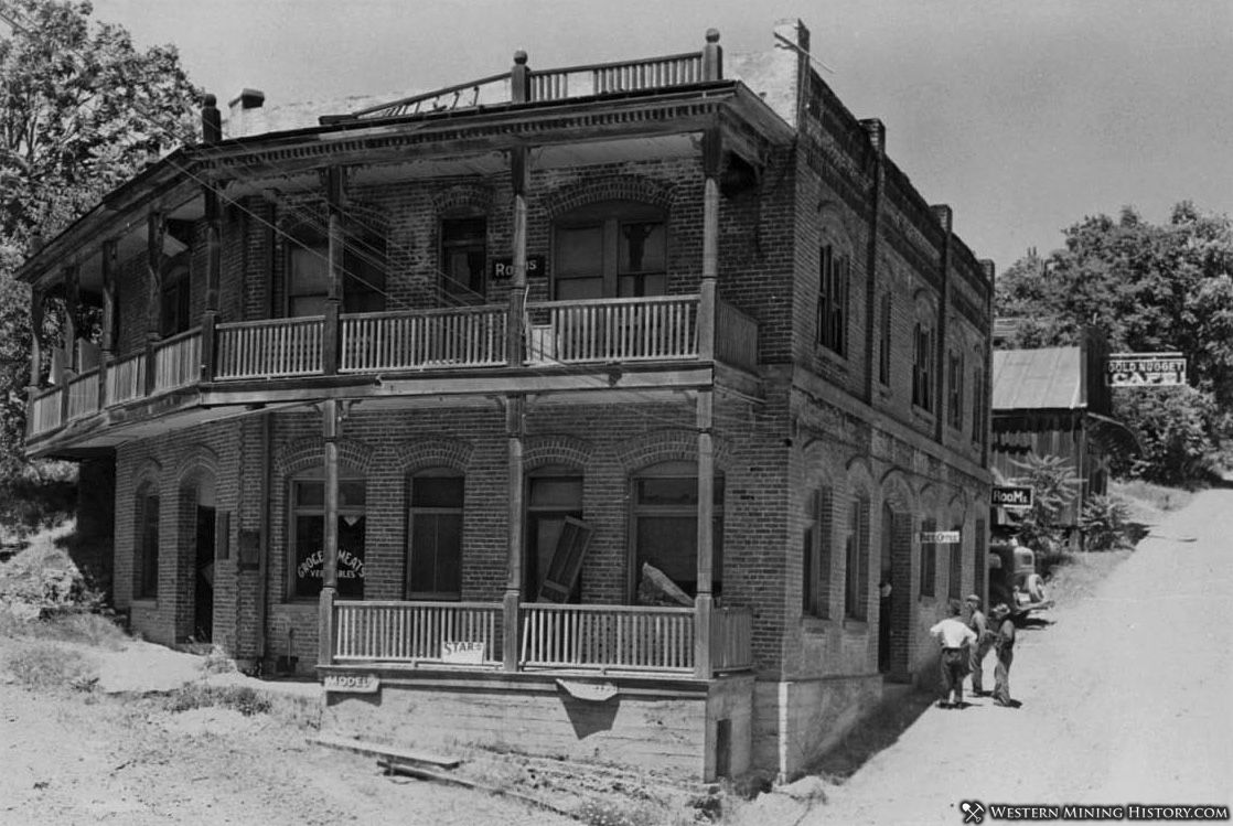 Abandoned Building in Kennett 1942