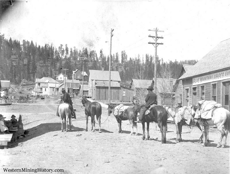 Pack string in front of Blue Mountain Lumber Co. store. - Sumpter