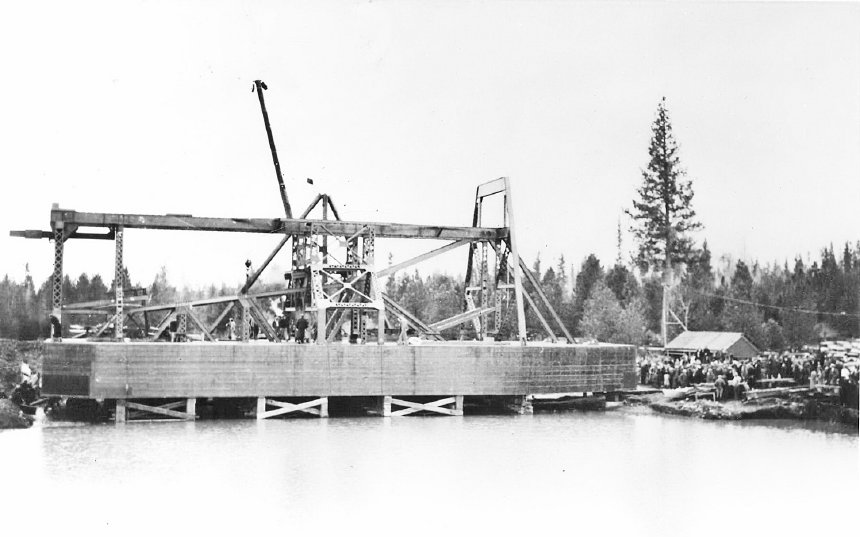 Sumpter Gold Dredge No. 3 under construction