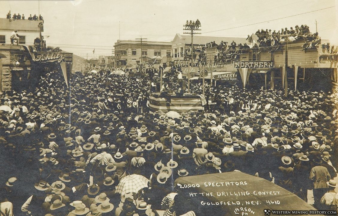 20,000 spectators at a drilling contest in Goldfield, Nevada ca. 1906