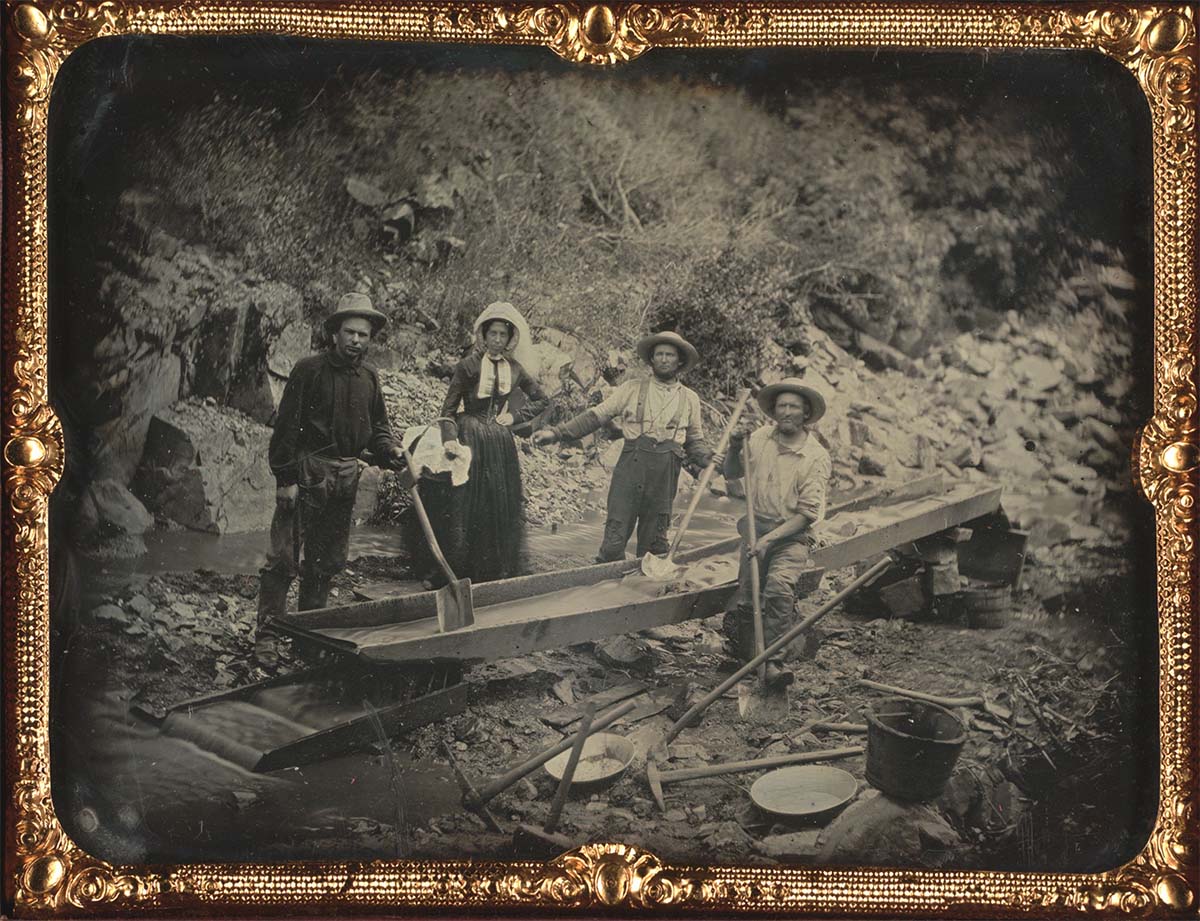 Золотая лихорадка 19 века. Добыча золота в 19 веке. Золотая лихорадка аляска. Золотая лихорадка в сибири 19 века. Золотоискатели аляски 19 век.